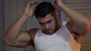 Bromo US - Muscled american hunk loves handjob