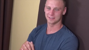 Str8 Chaser - Muscled blond handjob in the bed