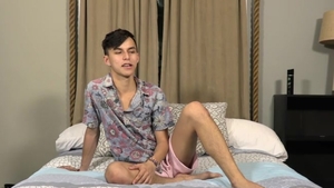 BoyCrush.com: Maxx Rivers playing with sex toys in the bed