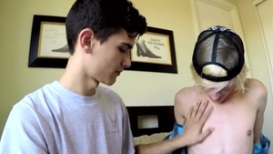 HomeMadeTwinks.com: Justin sensual kissing in the bed