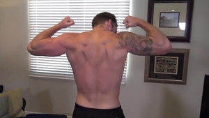 AmericanMuscleHunks: Muscled Logan Carter expose balls