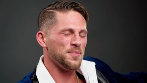 Rod's Room: Dark-haired Stud Dominates with Glee