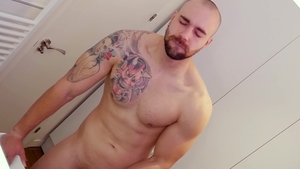 HotAFmen: In Love with My Reflection