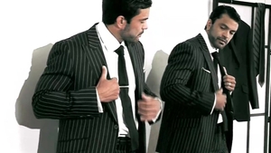 menatplay: Richards' Ripping Out the Suit