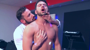 menatplay: Robbie Eager to Serve DILF Master